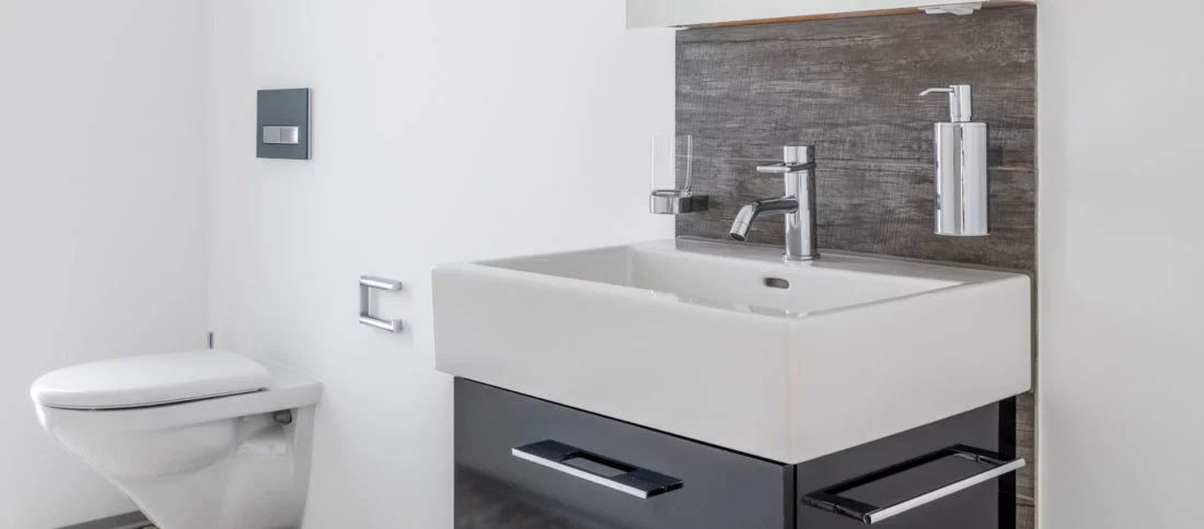 we 8721 scaled 1100x484 f50 50